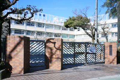 小学校　世田谷区立若林小学校（小学校）まで615m