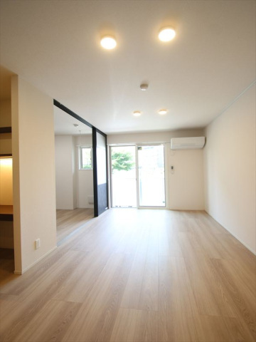 居室・リビング　12.2帖リビング　南向きで明るいお部屋