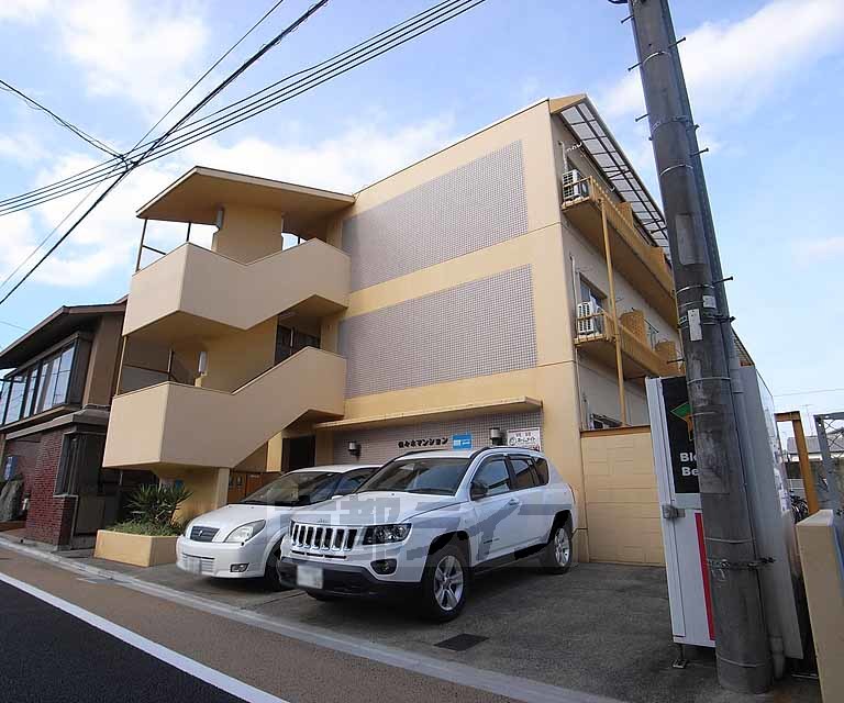 建物外観　パリッとした外観が目を引きます
