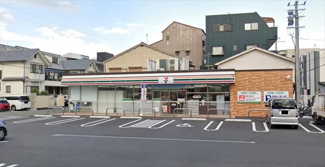 コンビニ　セブンイレブン（コンビニ）まで418m
