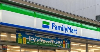 コンビニ　ファミリーマート（コンビニ）まで90m