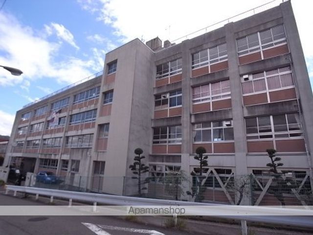 中学校　生駒南中学校（中学校）まで796m