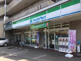 コンビニ　ファミリーマート小金井東町一丁目店（コンビニ）まで55m