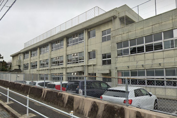 中学校　名古屋市立鎌倉台中学校（中学校）まで438m