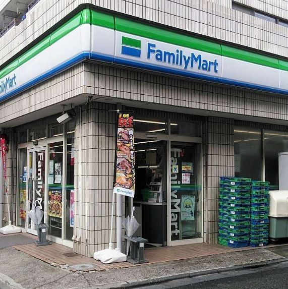 コンビニ　ファミリーマート生麦店（コンビニ）まで30m