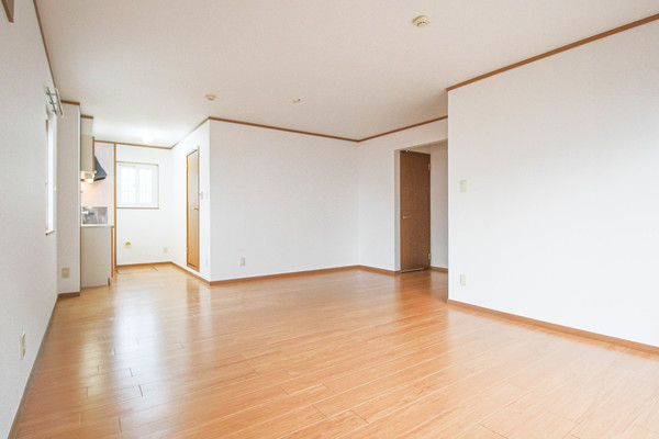 居室・リビング　同じ敷地内の別の部屋