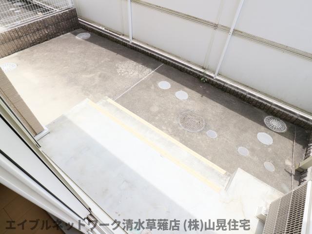 バルコニー　開放的で明るい空間を演出してくれるバルコニーです