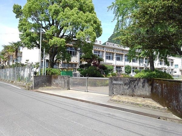 小学校　国分南小学校（小学校）まで450m