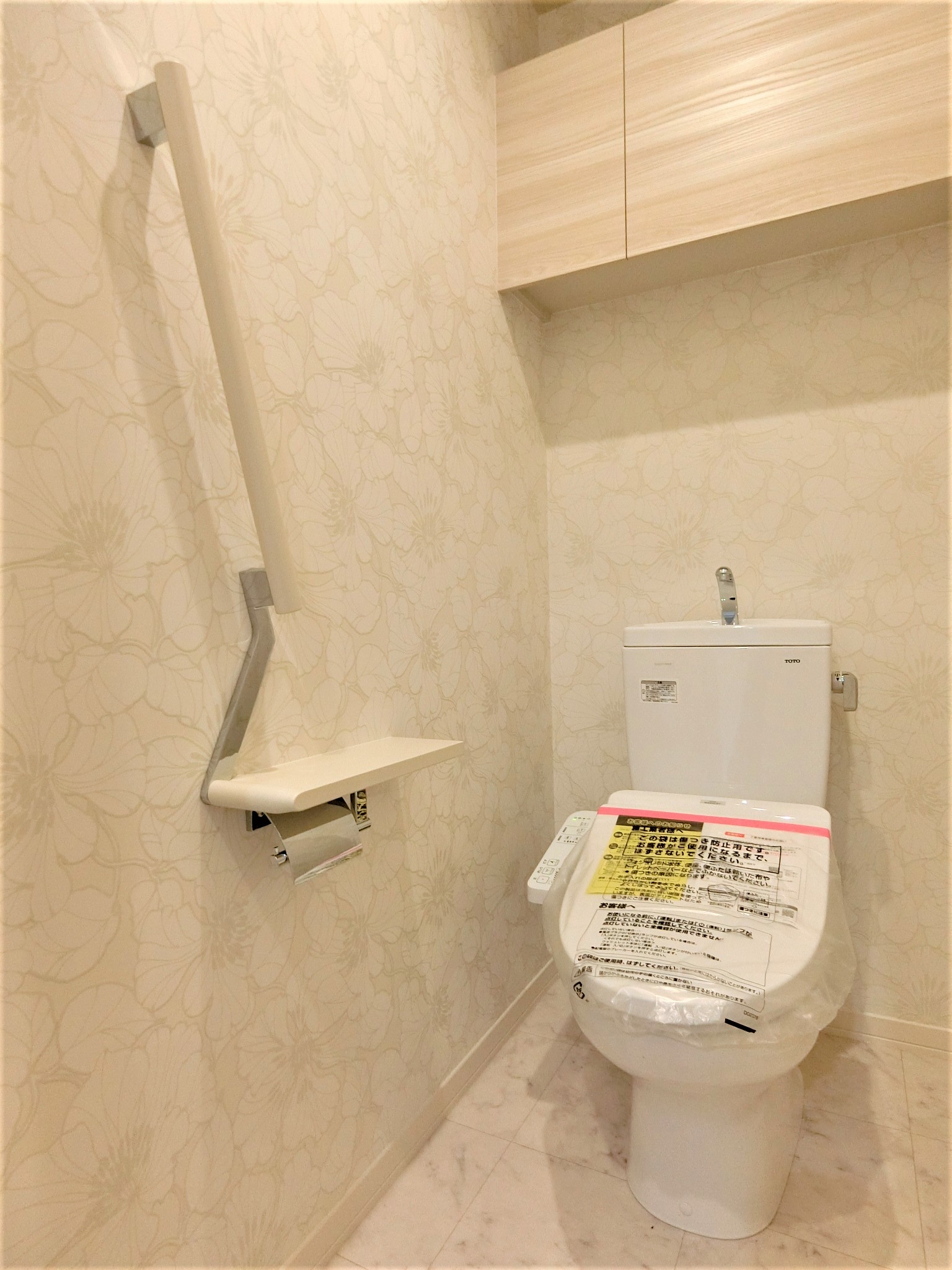トイレ　温水洗浄便座付き