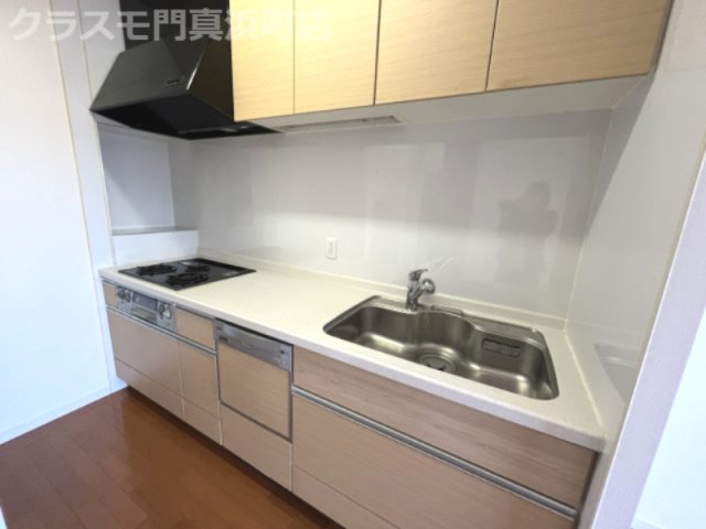 キッチン　イメージとして同建物他部屋を表示しています