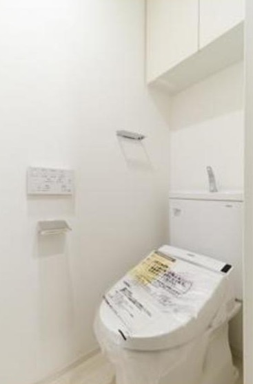 トイレ　※写真は同タイプ住戸です。