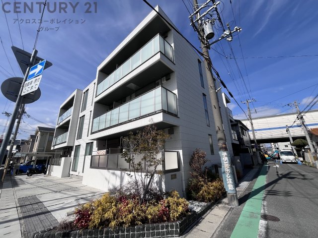 建物外観　オートロック付きで外部からの出入りが簡単にできない為安心です
