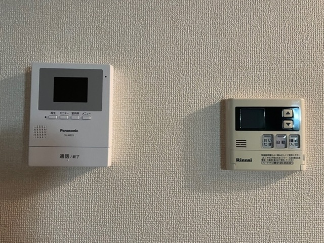 セキュリティ　ＴＶ付インターホン、追い炊き機能つき給湯器