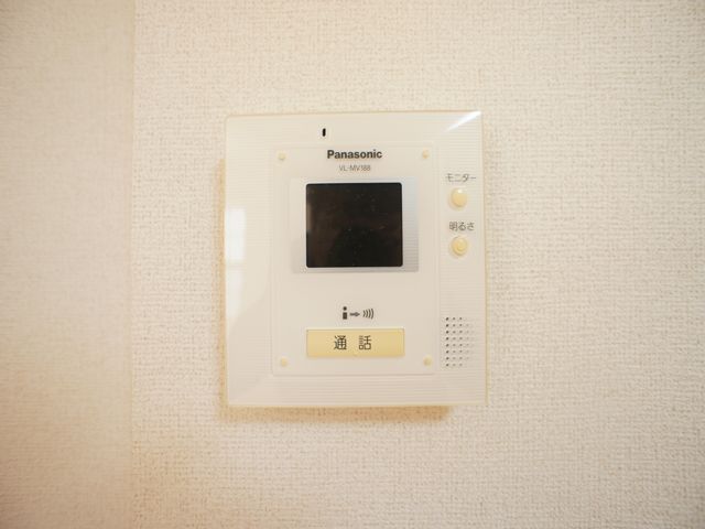 セキュリティ　訪問者の確認ができるTVドアホン付きです♪