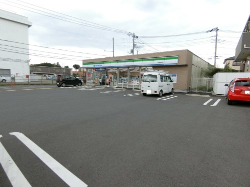 コンビニ　ファミリーマート川越的場北店（コンビニ）まで361m