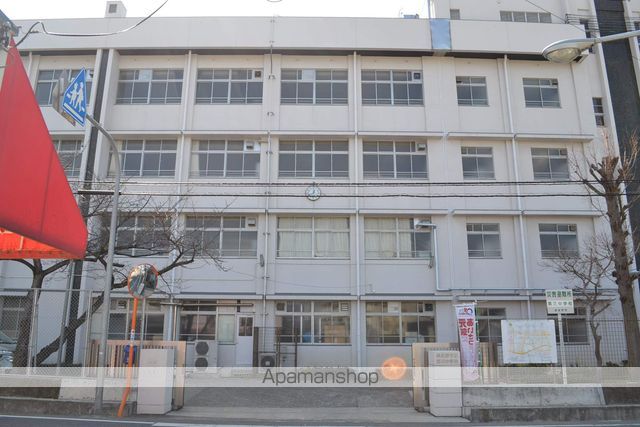 中学校　第三中学校（中学校）まで624m