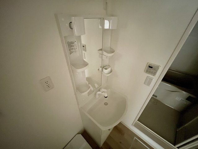洗面設備　同物件別部屋写真