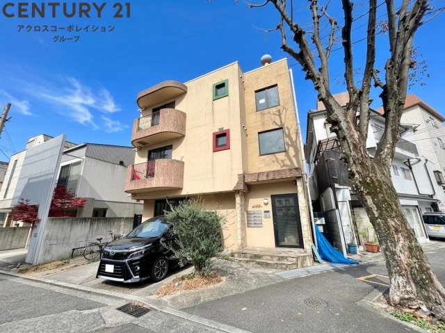 建物外観　オートロックで外部の人間が簡単に出入りできないため安心です。