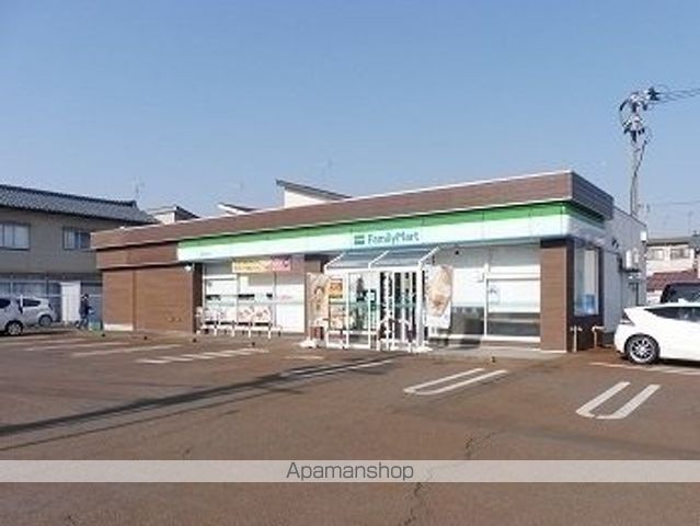 コンビニ　ファミリーマート（コンビニ）まで240m