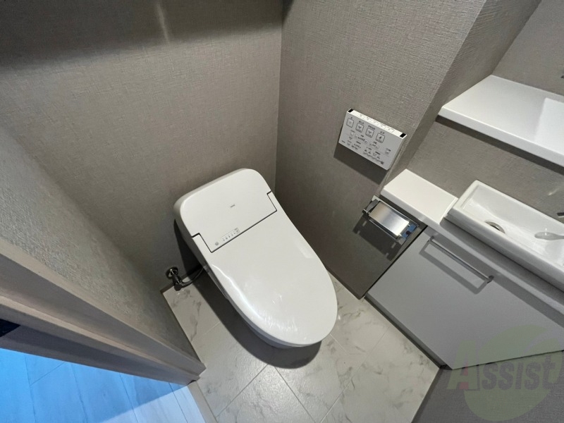 トイレ　トイレです。ユニットバスになってますのでコンパクト。