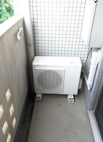 バルコニー　別部屋の画像を使用しております。