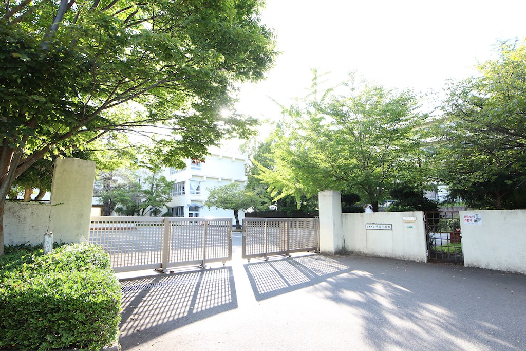 小学校　古賀市立千鳥小学校（小学校）まで484m