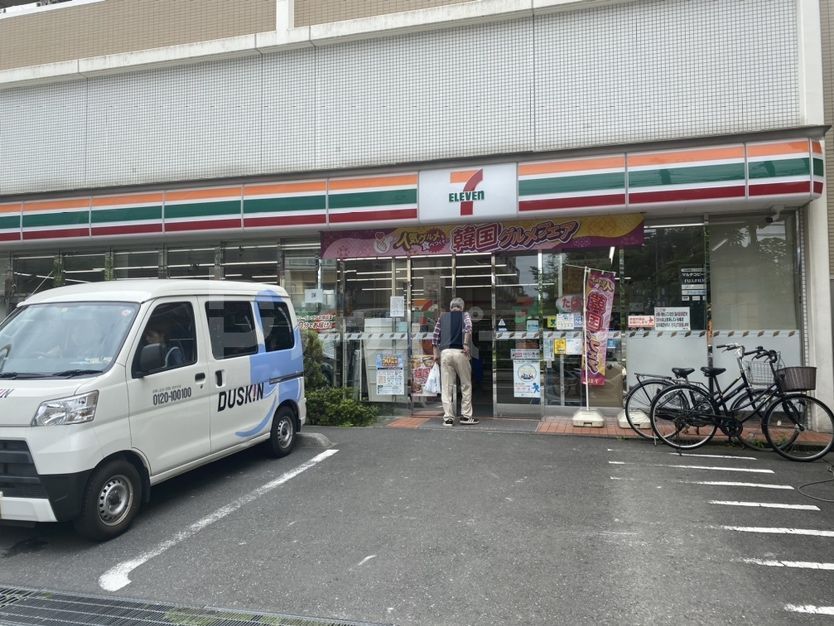 コンビニ　セブンイレブン北区滝野川3丁目店（コンビニ）まで370m