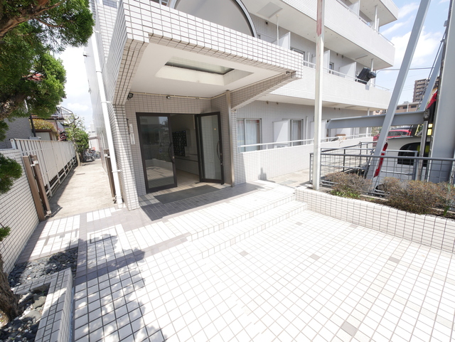 エントランス　★タイル張の高級感ある建物です★
