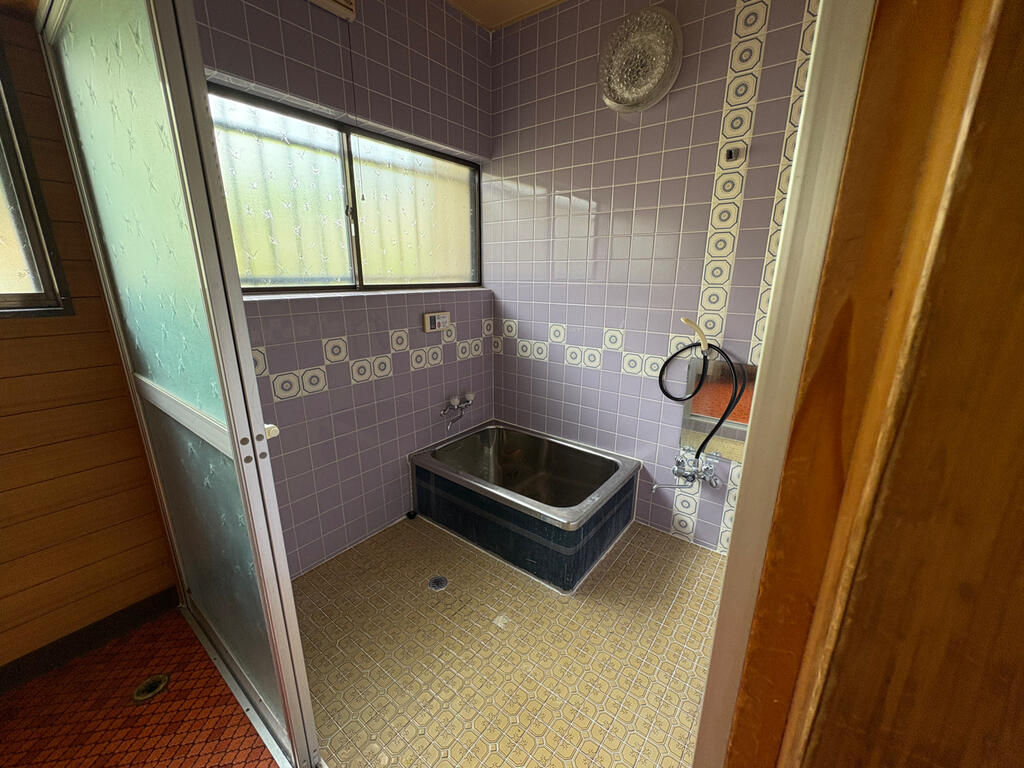 内郷内町戸建の風呂写真