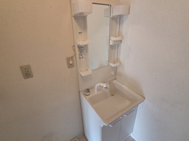 洗面設備　ゆったりとスペースのある洗面所