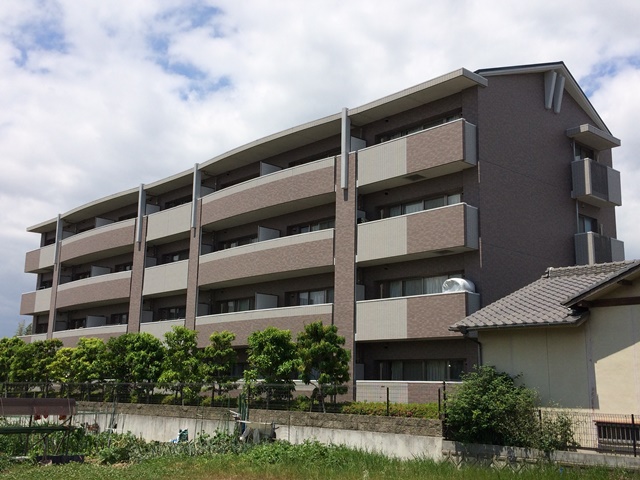 ＪＲ山陽本線 明石駅 バス乗車時間：16分 最寄りバス停で下車 徒歩5分 築21年