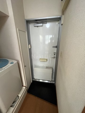 レオパレス西戸部の玄関写真