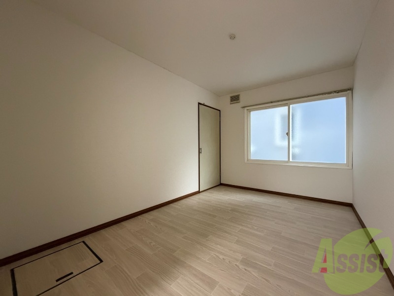 その他部屋・スペース　こちらのお部屋は光が差し込む、温かみのあるお部屋です。