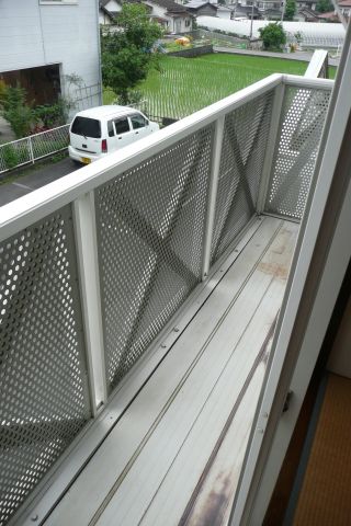 バルコニー　外からの目が気にならないバルコニーで洗濯物が干せます