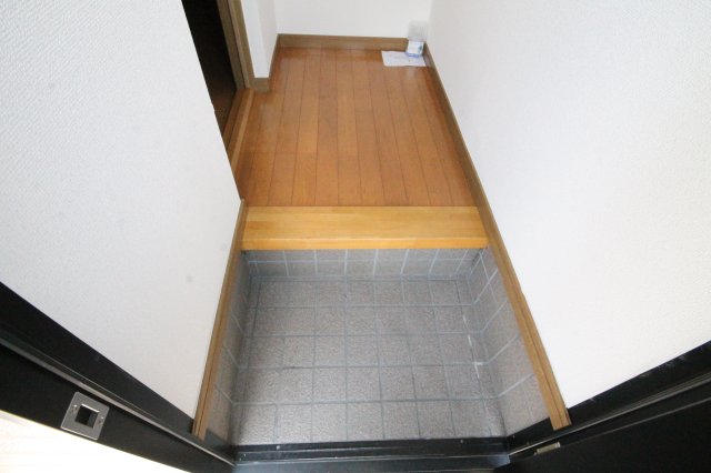 玄関　※同物件別号室の写真になります