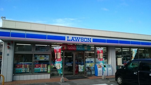 コンビニ　ローソン中部商業高校前店（コンビニ）まで300m