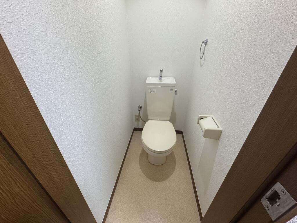 京王線 明大前駅 徒歩9分 2階建 築24年のトイレ写真