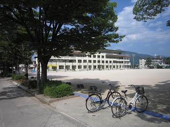 【広島市安佐南区八木のアパートの小学校】