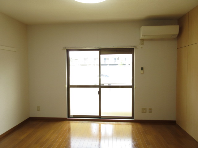 居室・リビング　8帖南向き明るいお部屋