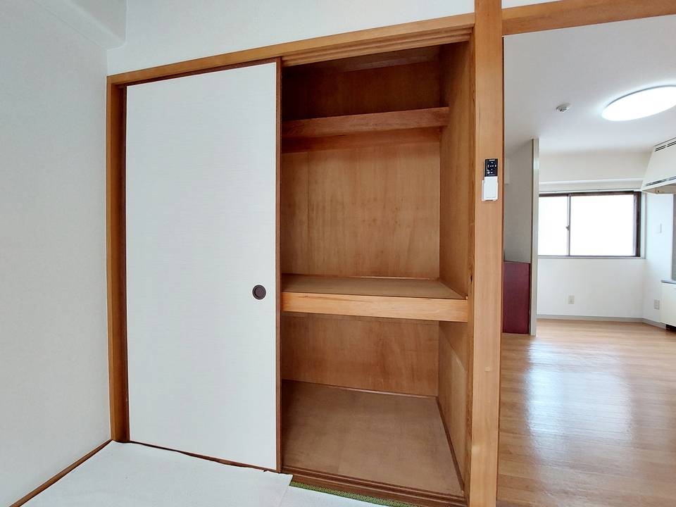 収納　押入れ