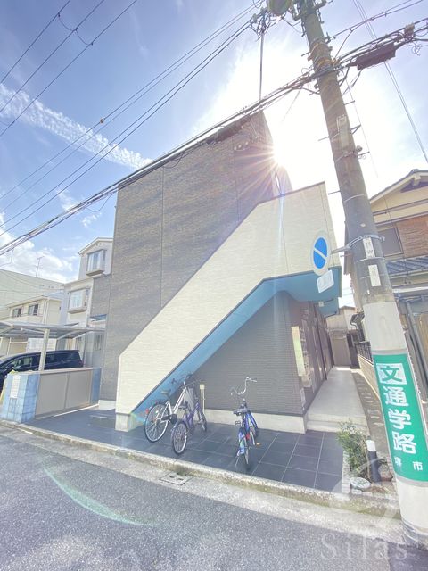 堺市堺区大仙中町のアパートの建物外観