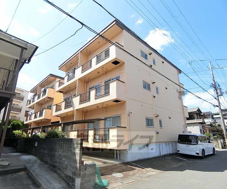 【安井マンションの建物外観】