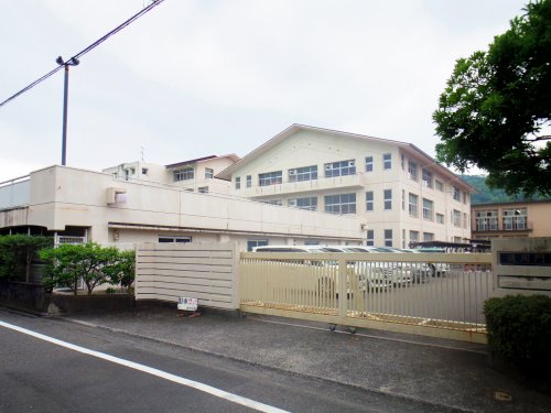 中学校　静岡市立東中学校（中学校）まで468m