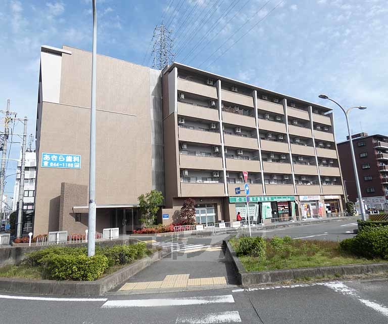 京都市伏見区竹田段川原町のマンションの建物外観