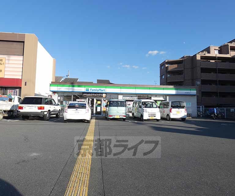 【京都市伏見区竹田段川原町のマンションのコンビニ】