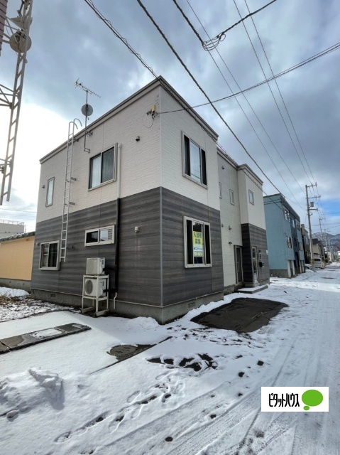 札幌市西区発寒十一条のアパートの建物外観