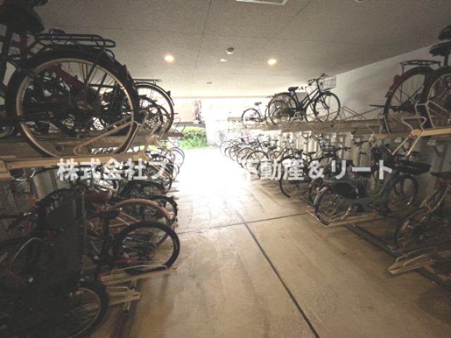 駐車場　1Fに駐輪場があります。