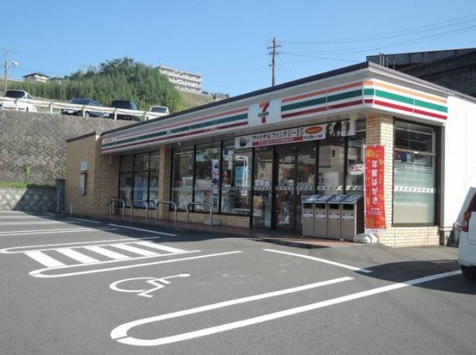 コンビニ　セブンイレブン（コンビニ）まで663m