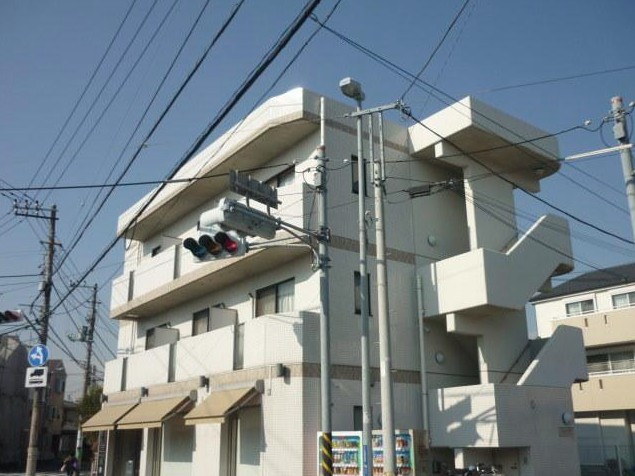横浜市磯子区下町のマンションの建物外観