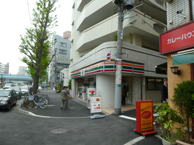 コンビニ　セブンイレブン（コンビニ）まで600m